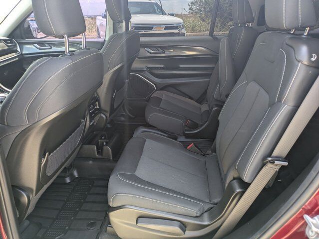 2022 Jeep Grand Cherokee L Laredo Castroville TX