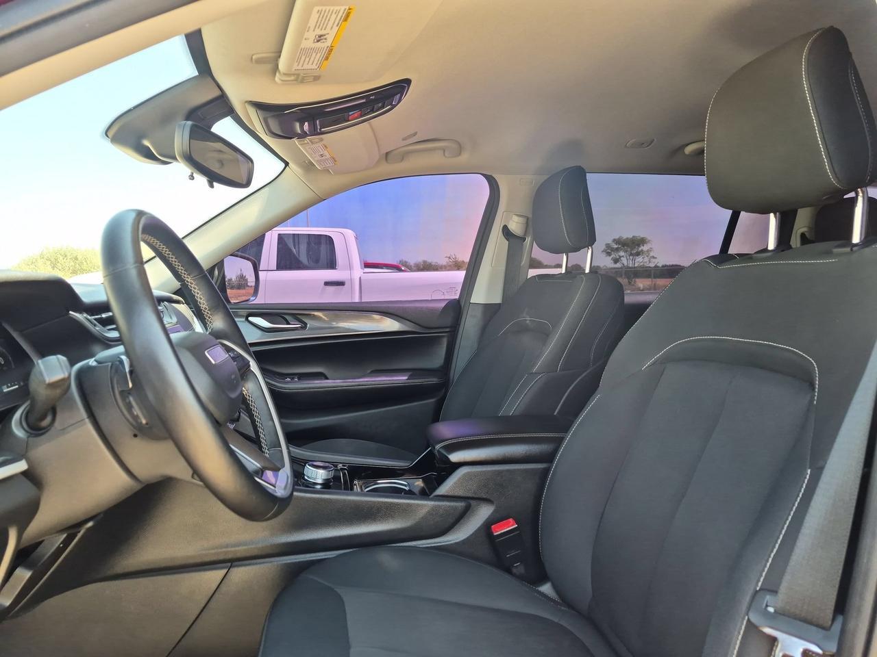 2022 Jeep Grand Cherokee L Laredo Castroville TX
