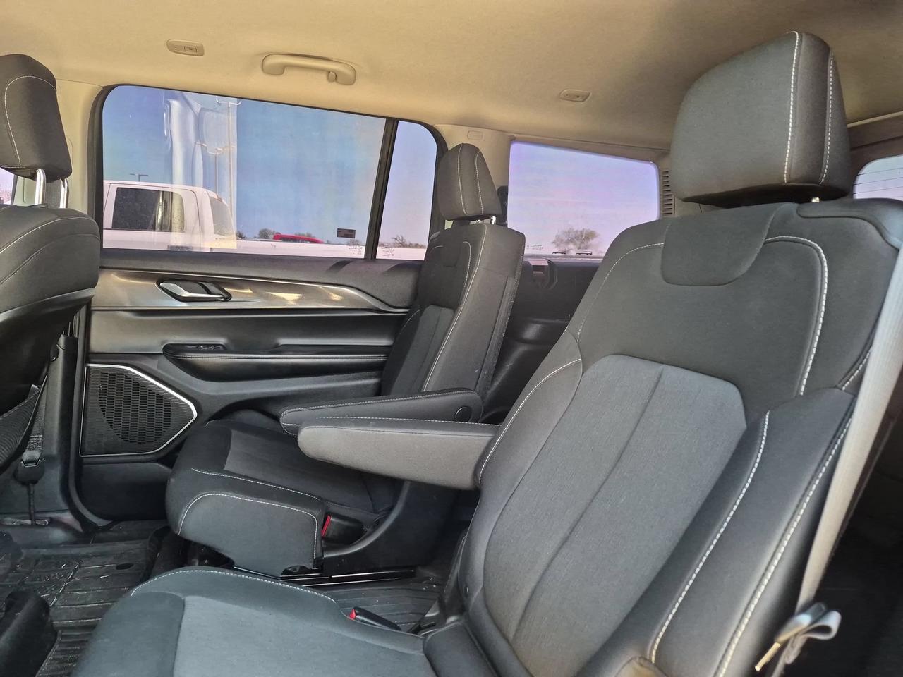 2022 Jeep Grand Cherokee L Laredo Castroville TX