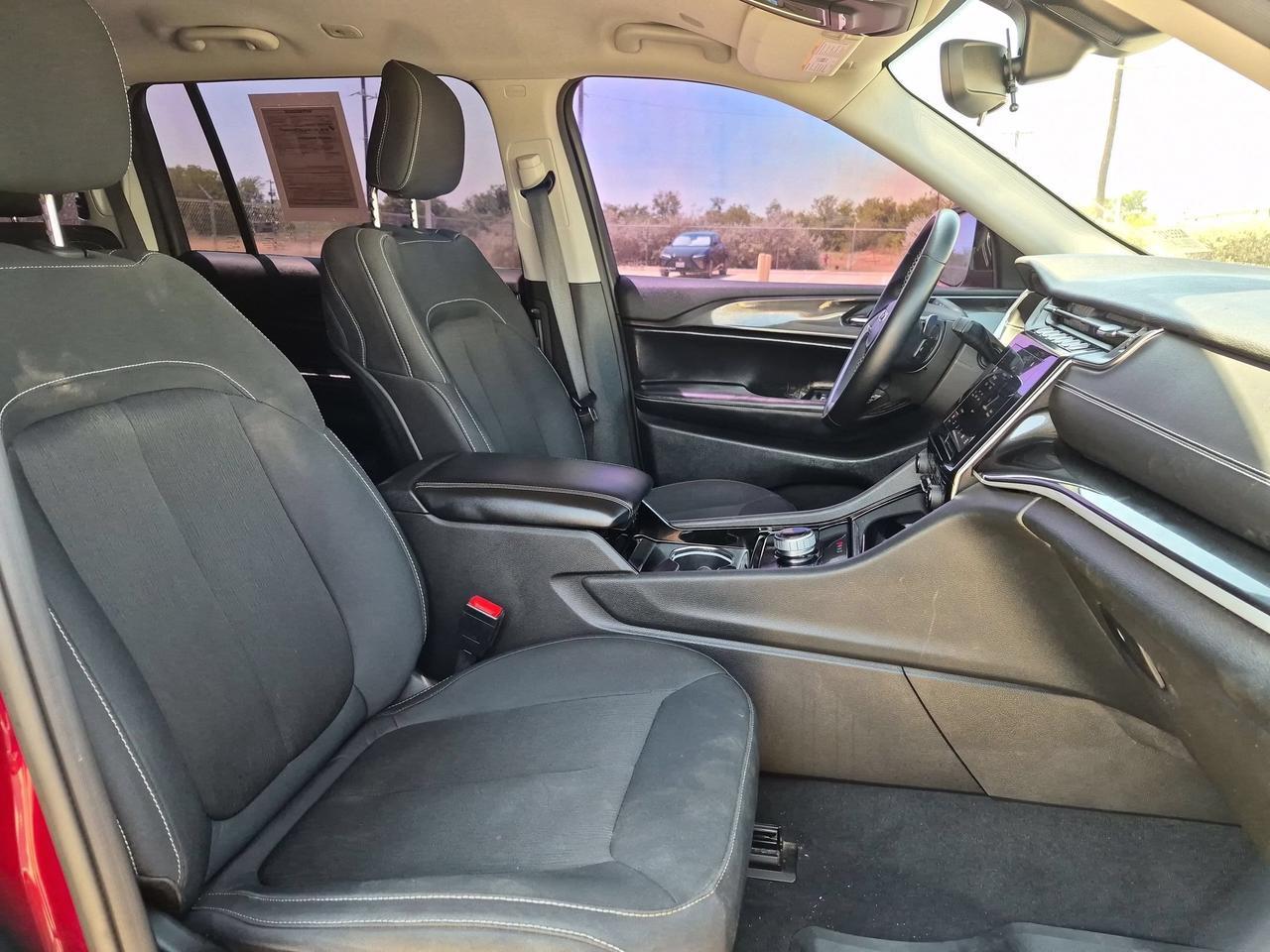 2022 Jeep Grand Cherokee L Laredo Castroville TX