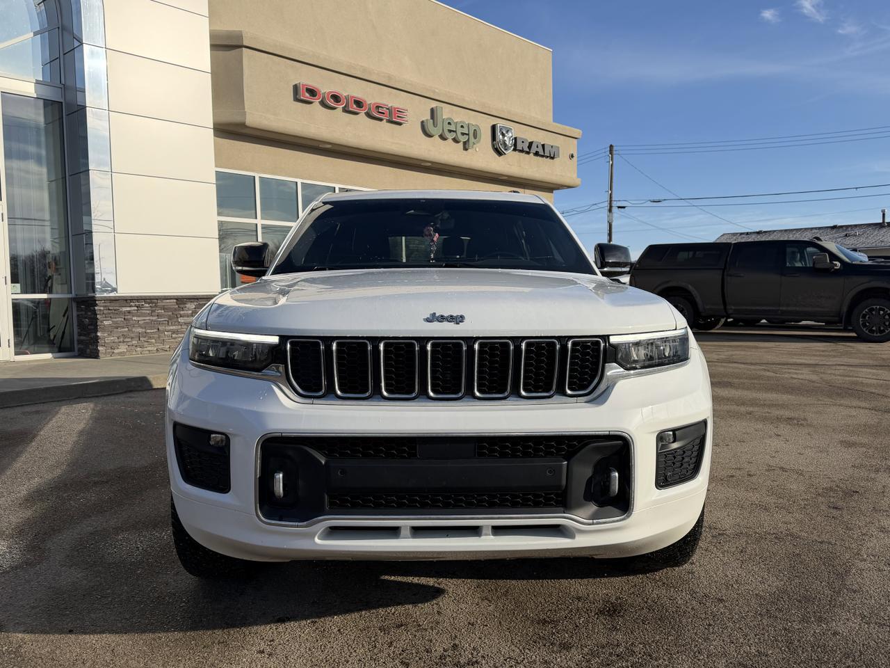 2022 Jeep Grand Cherokee L Overland 4X4 | 5.7L VVT | Leather | Heated Cooled Seats | Luxury Tech Pkg | Nav | Pano Sunroof Redwater AB