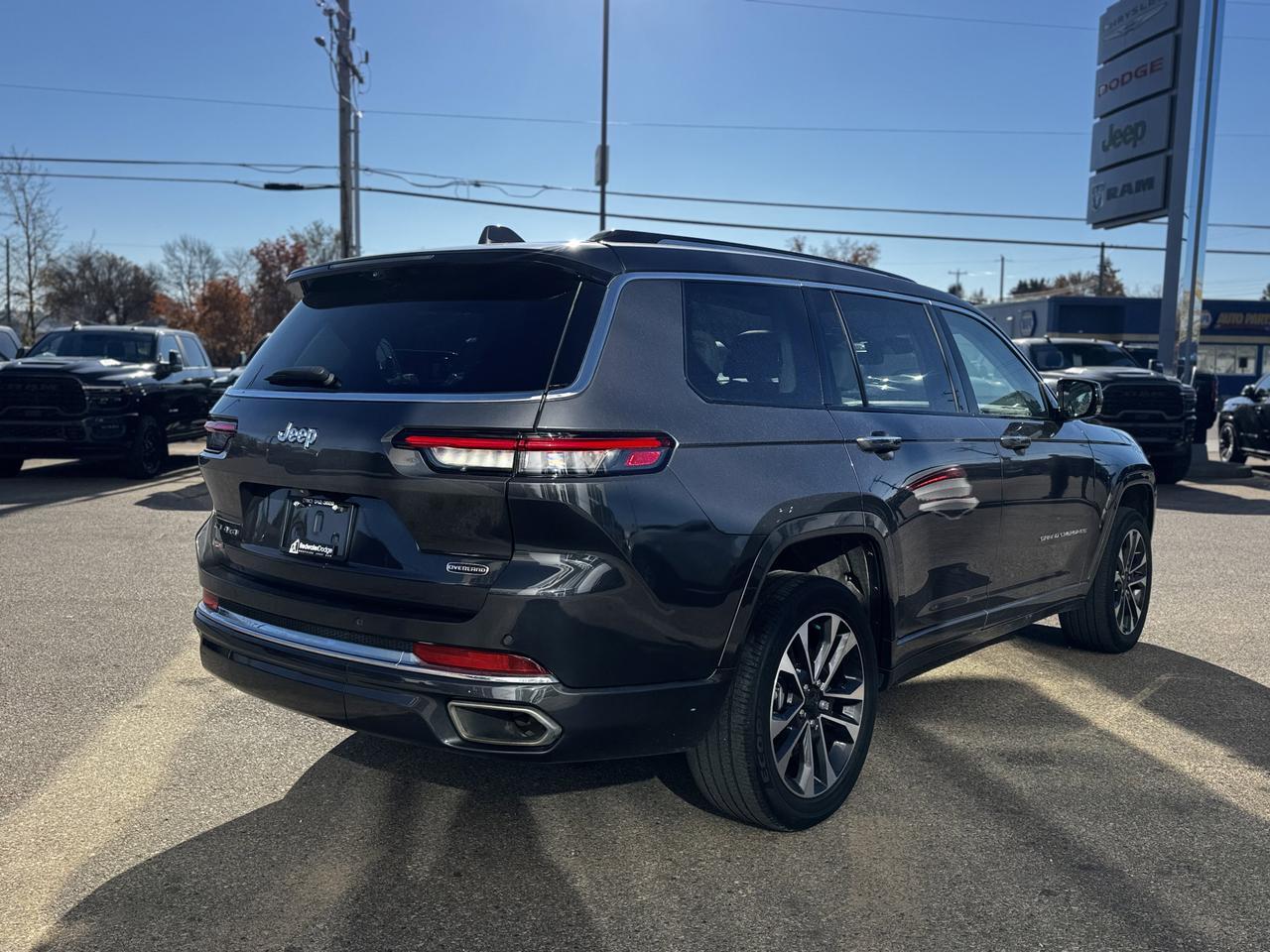 2022 Jeep Grand Cherokee L Overland 4x4 | V8 | Leather | Heated Vented Seats | NAV | Backup Camera Redwater AB