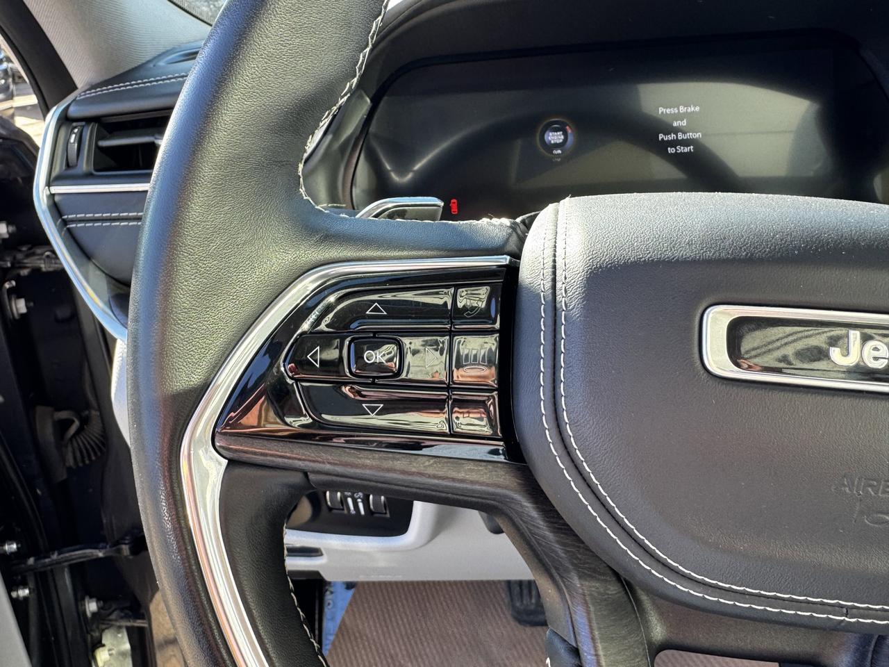 2022 Jeep Grand Cherokee L Overland 4x4 | V8 | Leather | Heated Vented Seats | NAV | Backup Camera Redwater AB