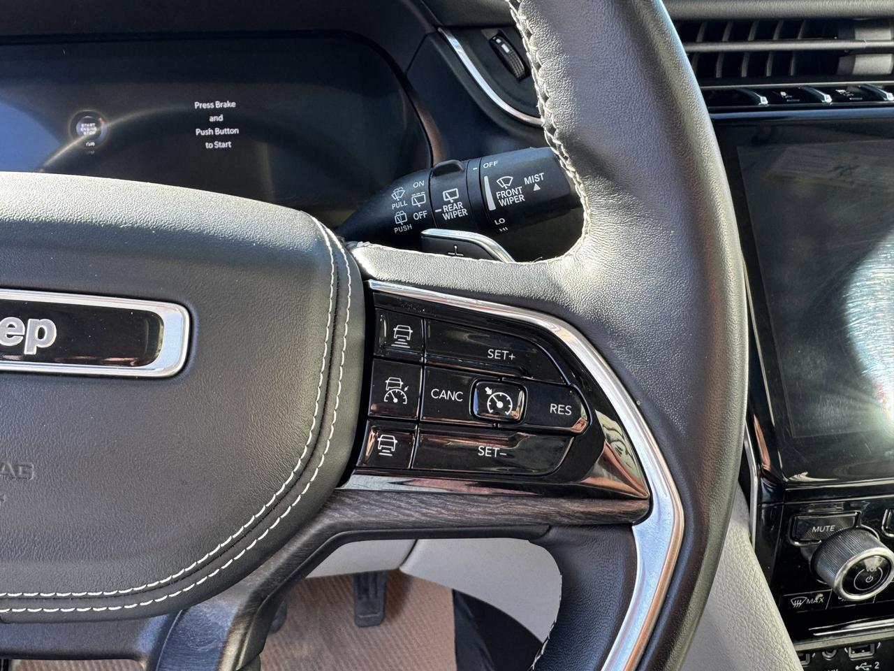 2022 Jeep Grand Cherokee L Overland 4x4 | V8 | Leather | Heated Vented Seats | NAV | Backup Camera Redwater AB