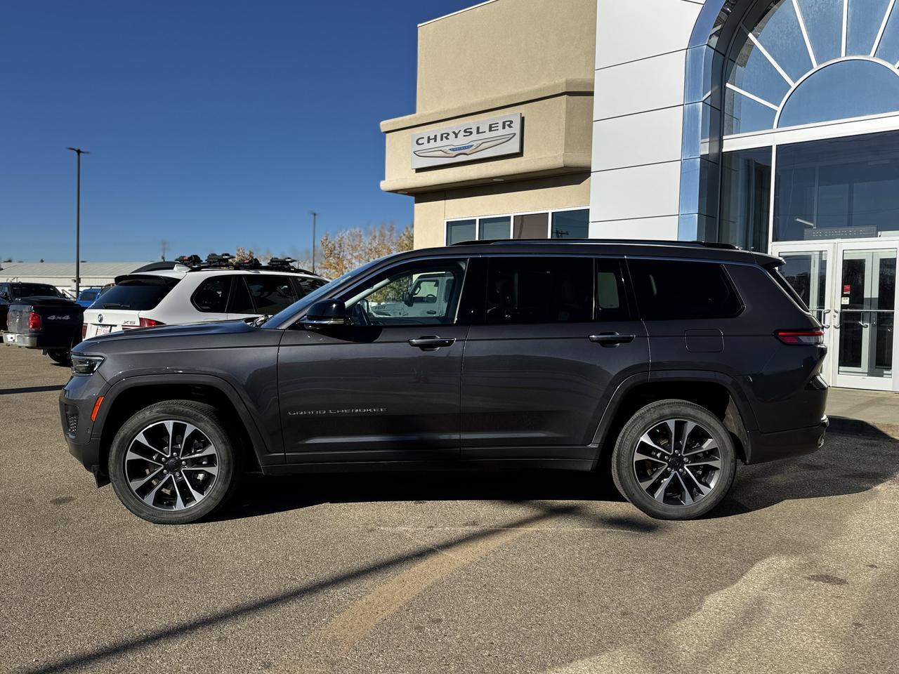 2022 Jeep Grand Cherokee L Overland 4x4 | V8 | Leather | Heated Vented Seats | NAV | Backup Camera Redwater AB
