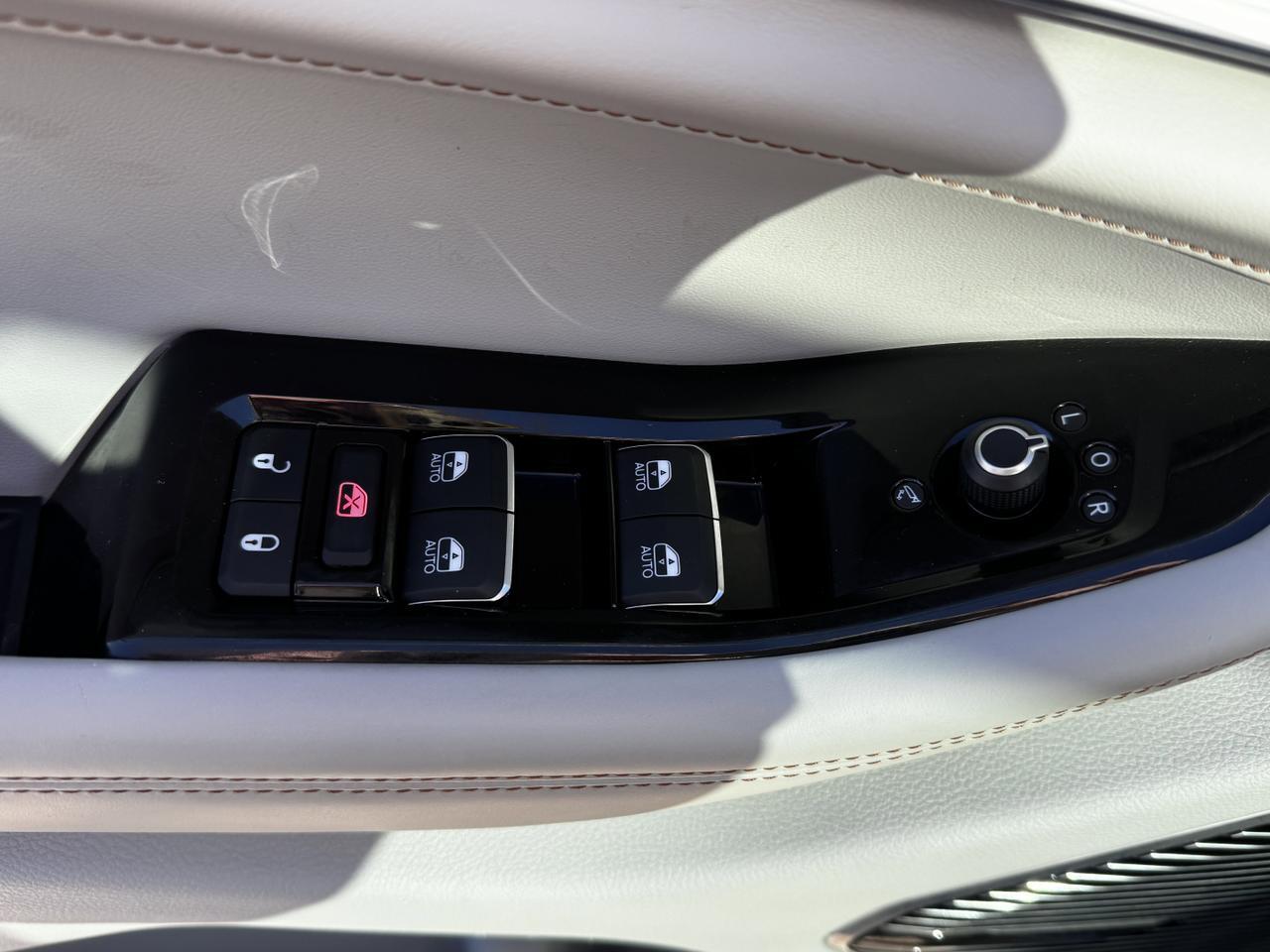 2022 Jeep Grand Cherokee L Overland 4x4 | V8 | Leather | Heated Vented Seats | NAV | Backup Camera Redwater AB