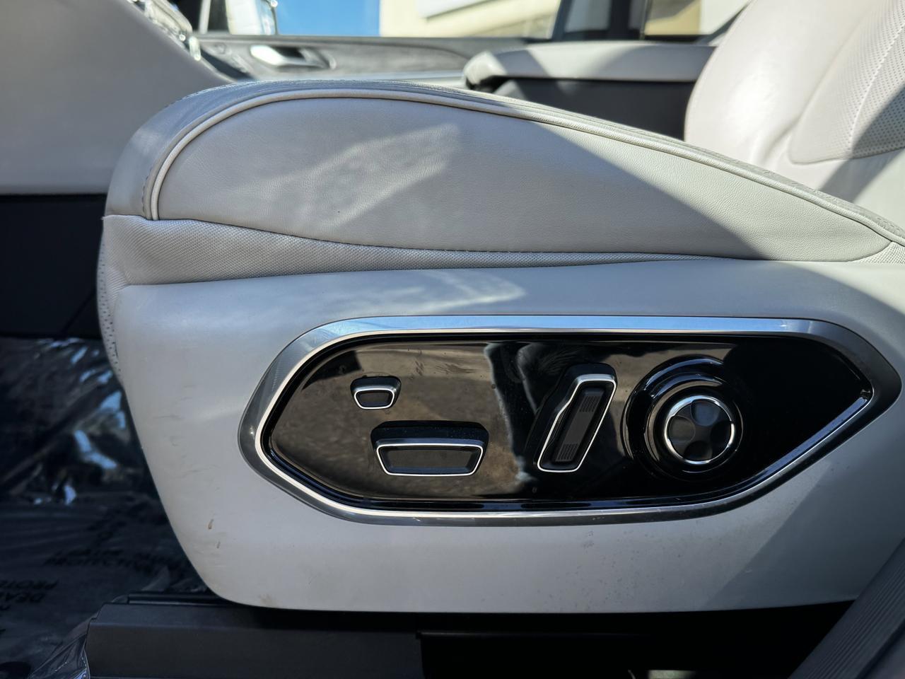 2022 Jeep Grand Cherokee L Overland 4x4 | V8 | Leather | Heated Vented Seats | NAV | Backup Camera Redwater AB