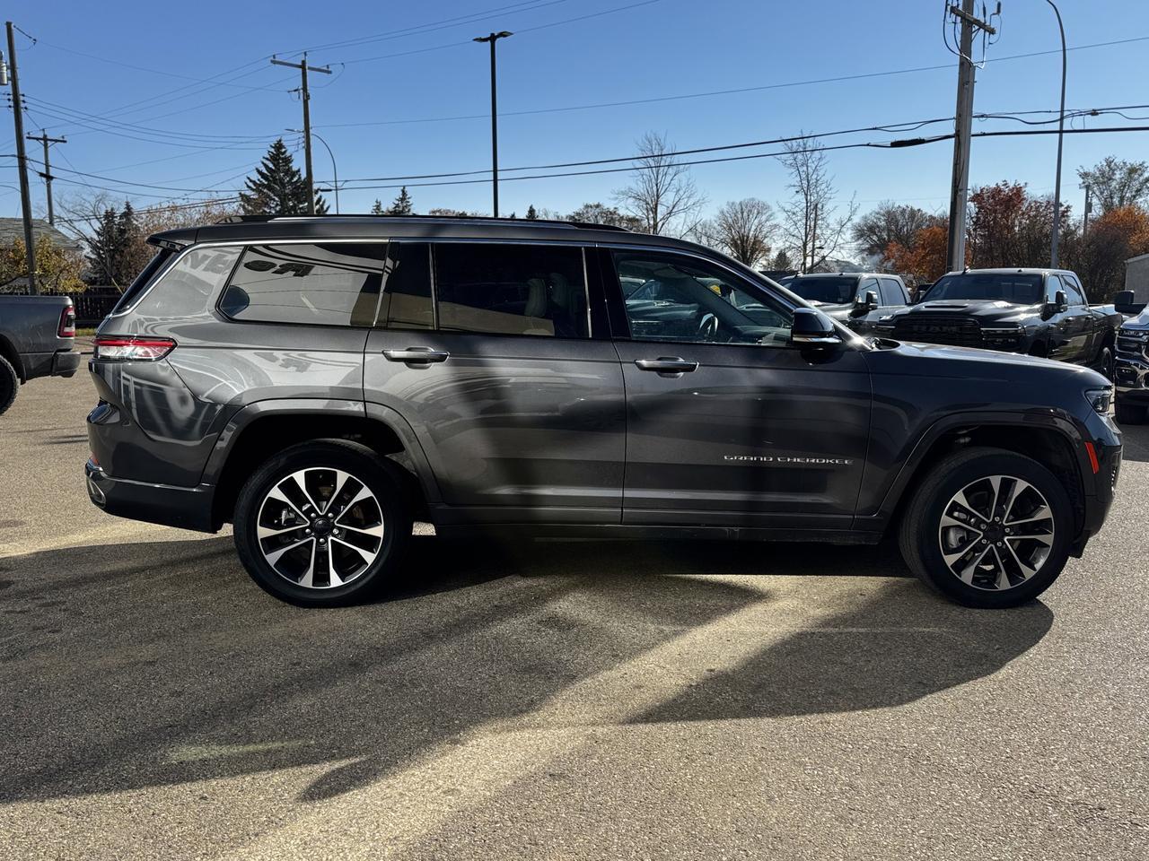 2022 Jeep Grand Cherokee L Overland 4x4 | V8 | Leather | Heated Vented Seats | NAV | Backup Camera Redwater AB
