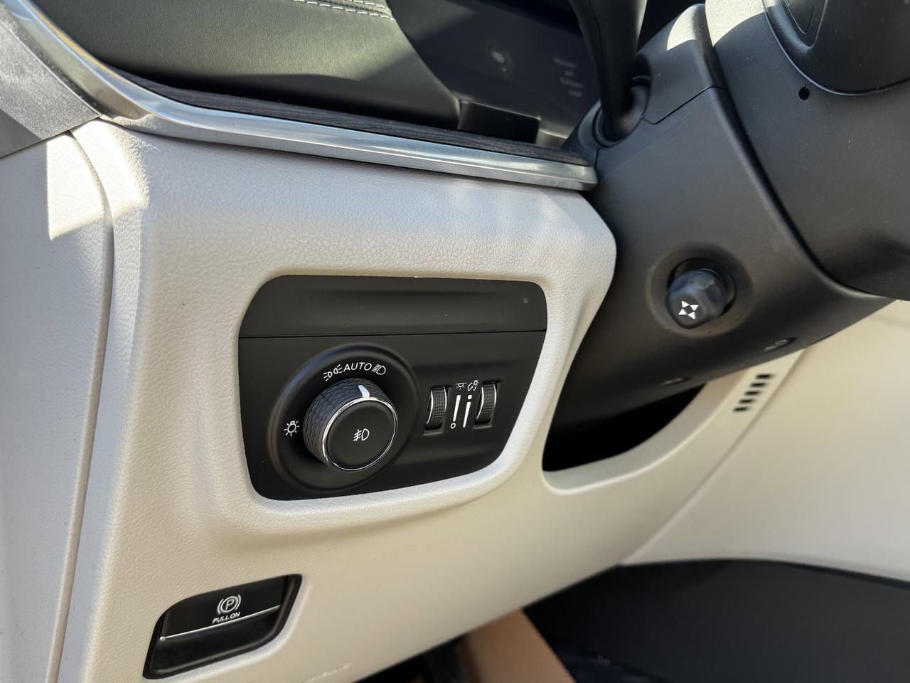 2022 Jeep Grand Cherokee L Overland 4x4 | V8 | Leather | Heated Vented Seats | NAV | Backup Camera Redwater AB