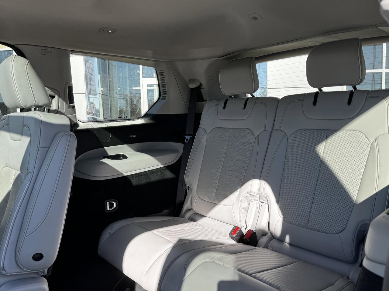 2022 Jeep Grand Cherokee L Overland 4x4 | V8 | Leather | Heated Vented Seats | NAV | Backup Camera Redwater AB