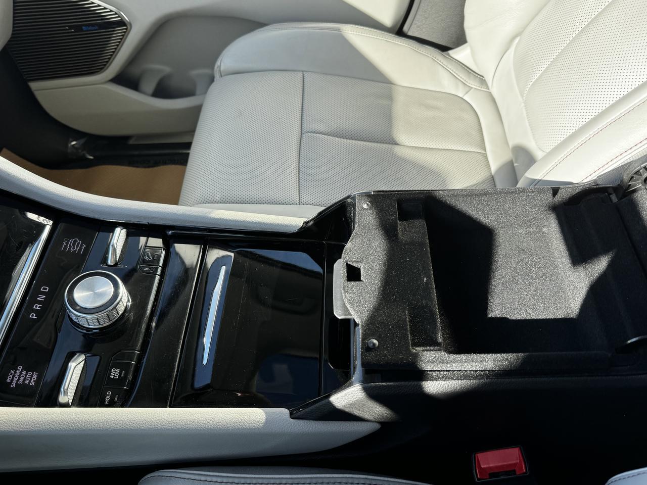 2022 Jeep Grand Cherokee L Overland 4x4 | V8 | Leather | Heated Vented Seats | NAV | Backup Camera Redwater AB