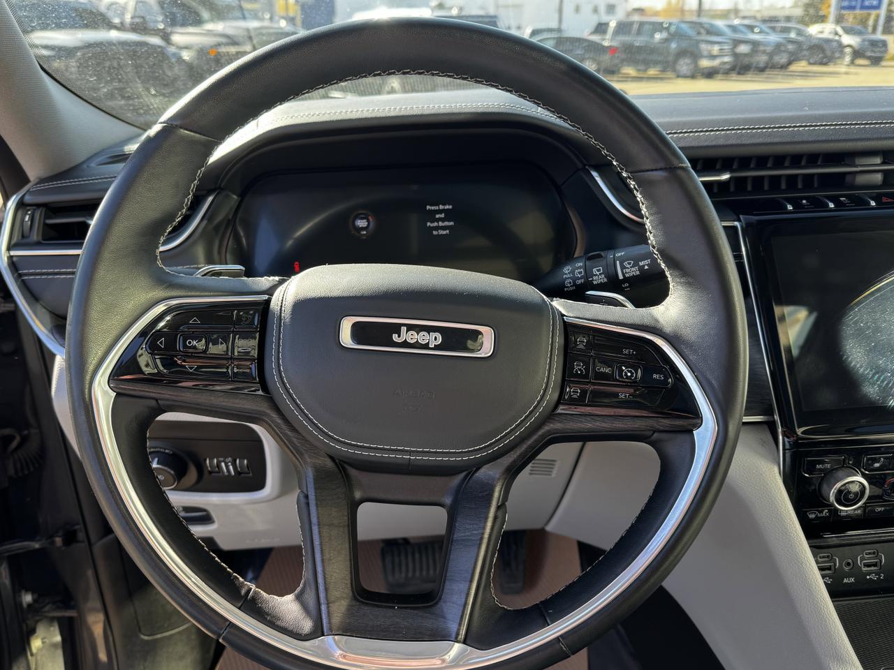 2022 Jeep Grand Cherokee L Overland 4x4 | V8 | Leather | Heated Vented Seats | NAV | Backup Camera Redwater AB