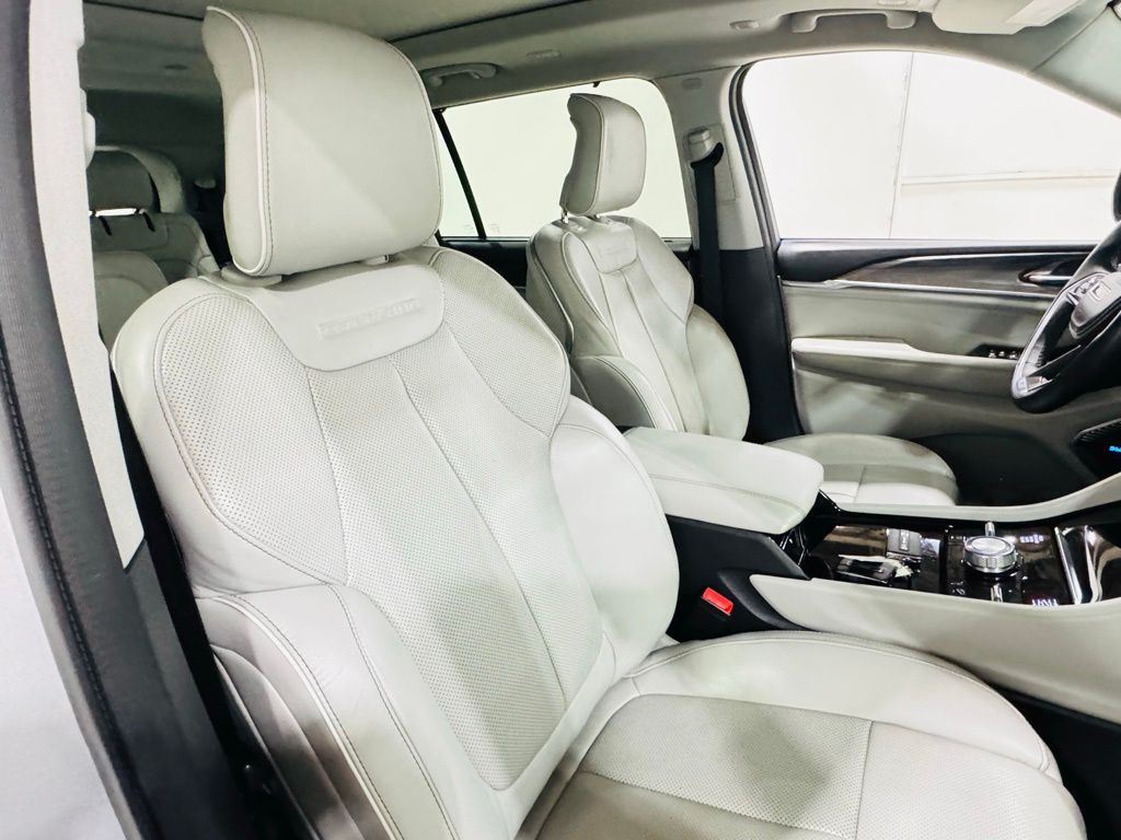 2022 Jeep Grand Cherokee L Overland Jersey City NJ