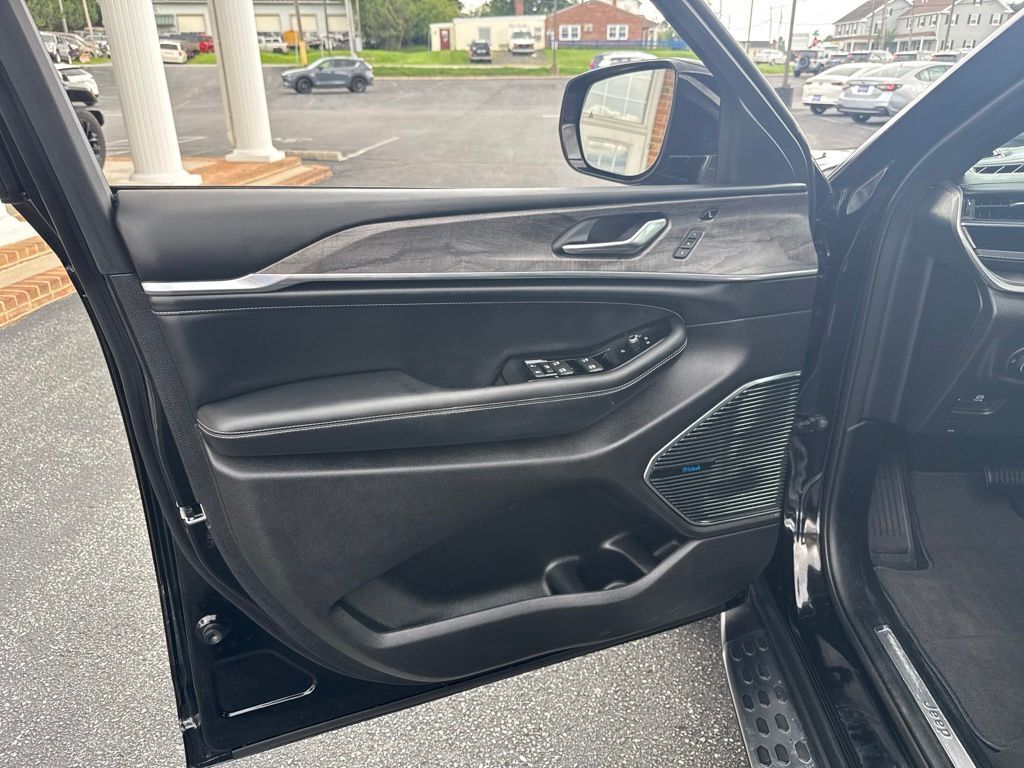 2022 Jeep Grand Cherokee L Overland Mount Joy PA