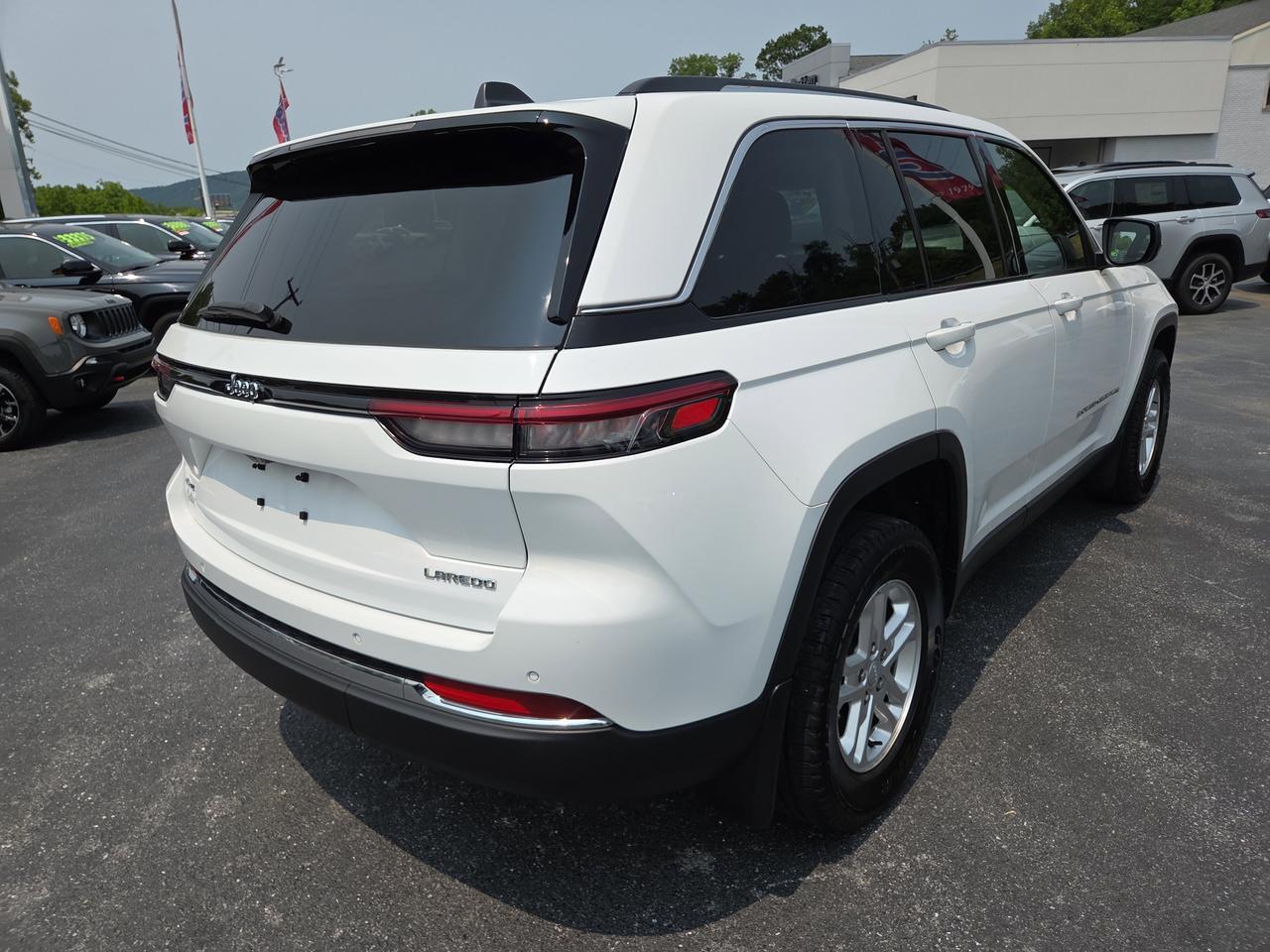 2022 Jeep Grand Cherokee Laredo HAMBURG PA