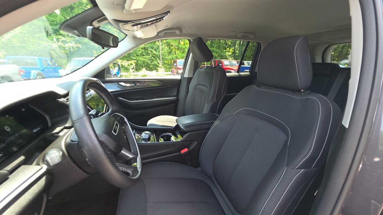 2022 Jeep Grand Cherokee Laredo Hudson MA