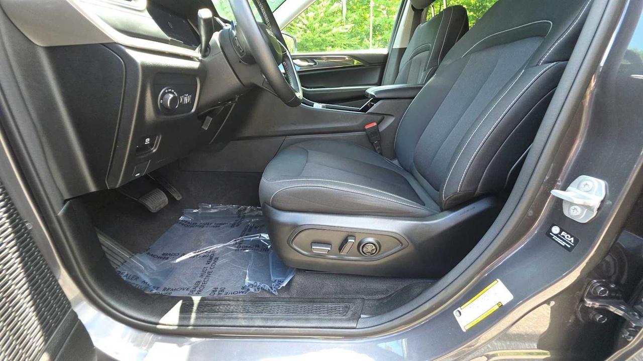 2022 Jeep Grand Cherokee Laredo Hudson MA