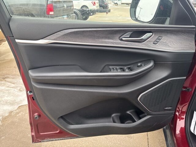 2022 Jeep Grand Cherokee Limited Watertown SD