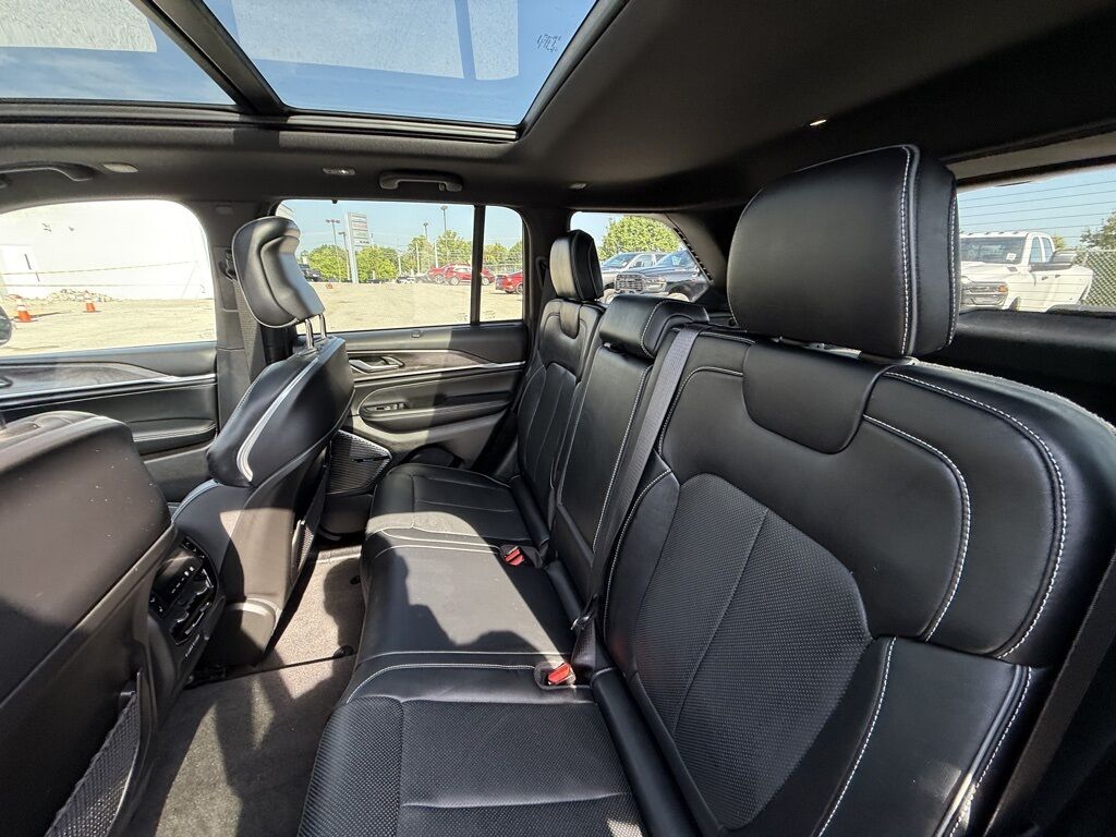 2022 Jeep Grand Cherokee Overland Crestwood KY