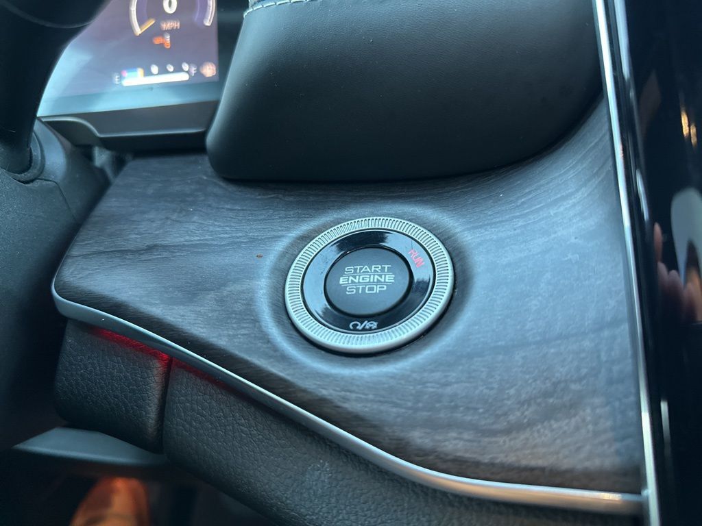 2022 Jeep Grand Cherokee Overland Worcester MA