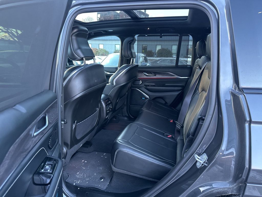 2022 Jeep Grand Cherokee Overland Worcester MA