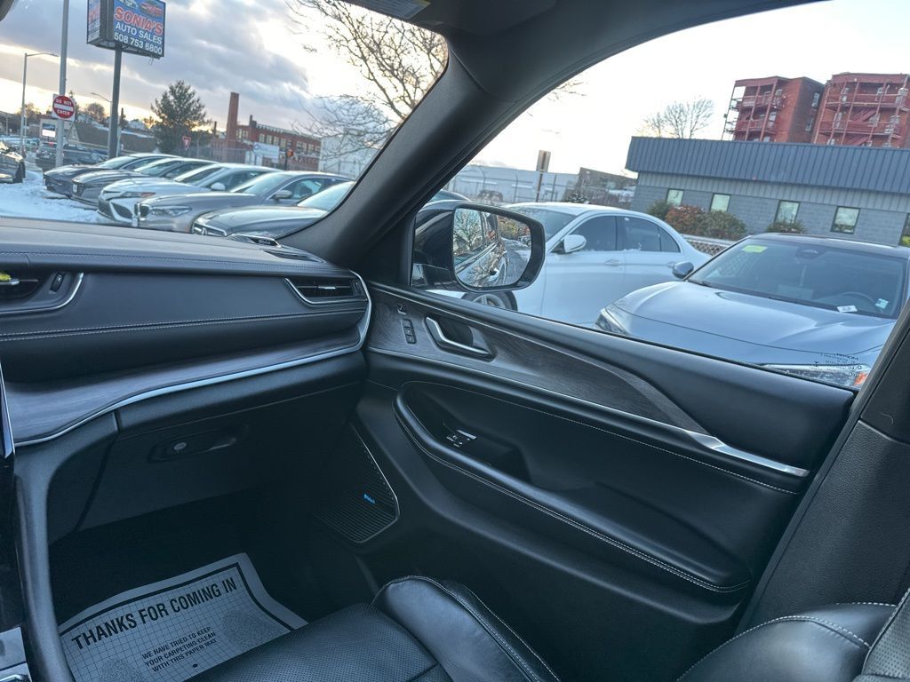 2022 Jeep Grand Cherokee Overland Worcester MA