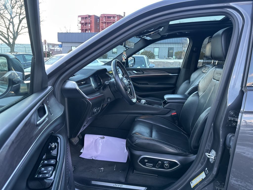 2022 Jeep Grand Cherokee Overland Worcester MA