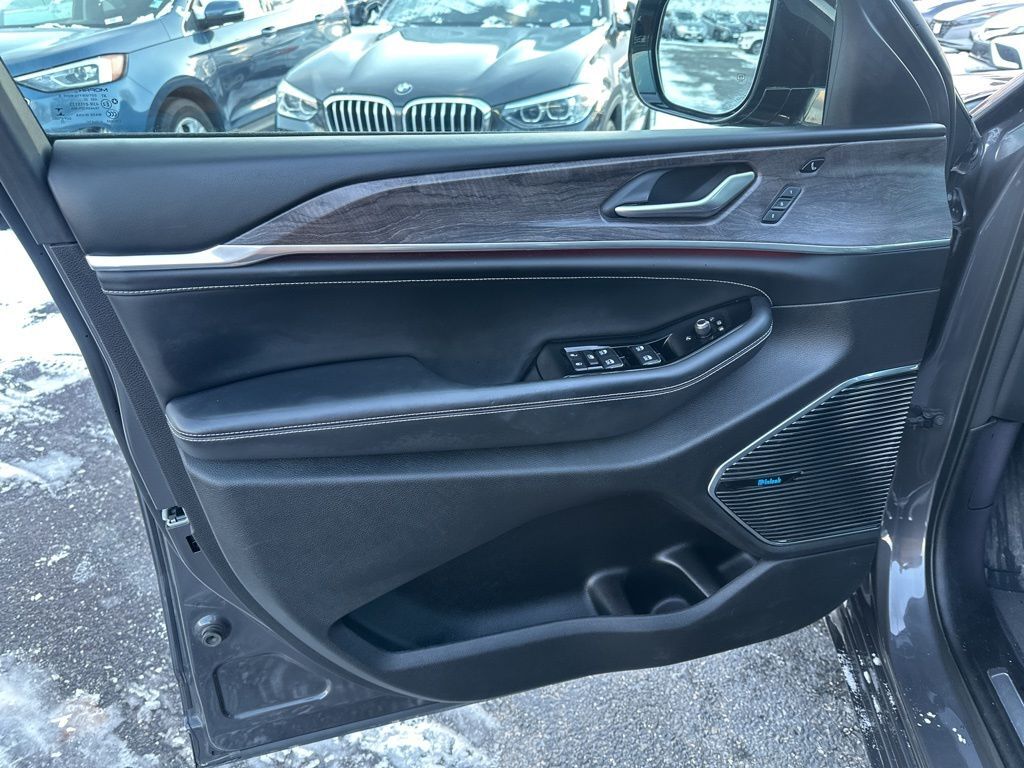 2022 Jeep Grand Cherokee Overland Worcester MA