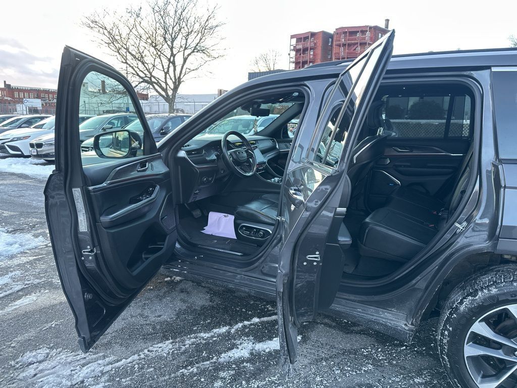 2022 Jeep Grand Cherokee Overland Worcester MA