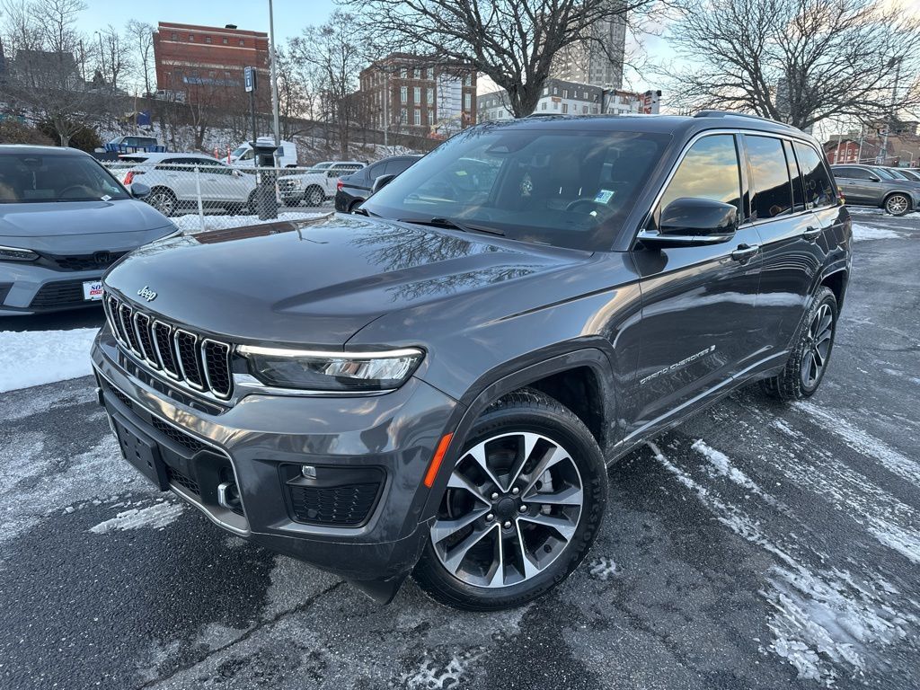 2022 Jeep Grand Cherokee Overland's photo