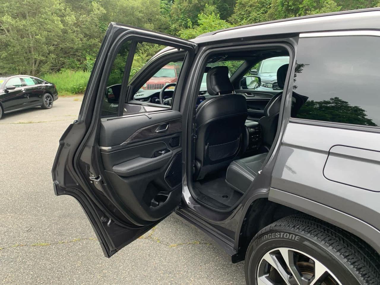 2022 Jeep Grand Cherokee Overland Dartmouth MA