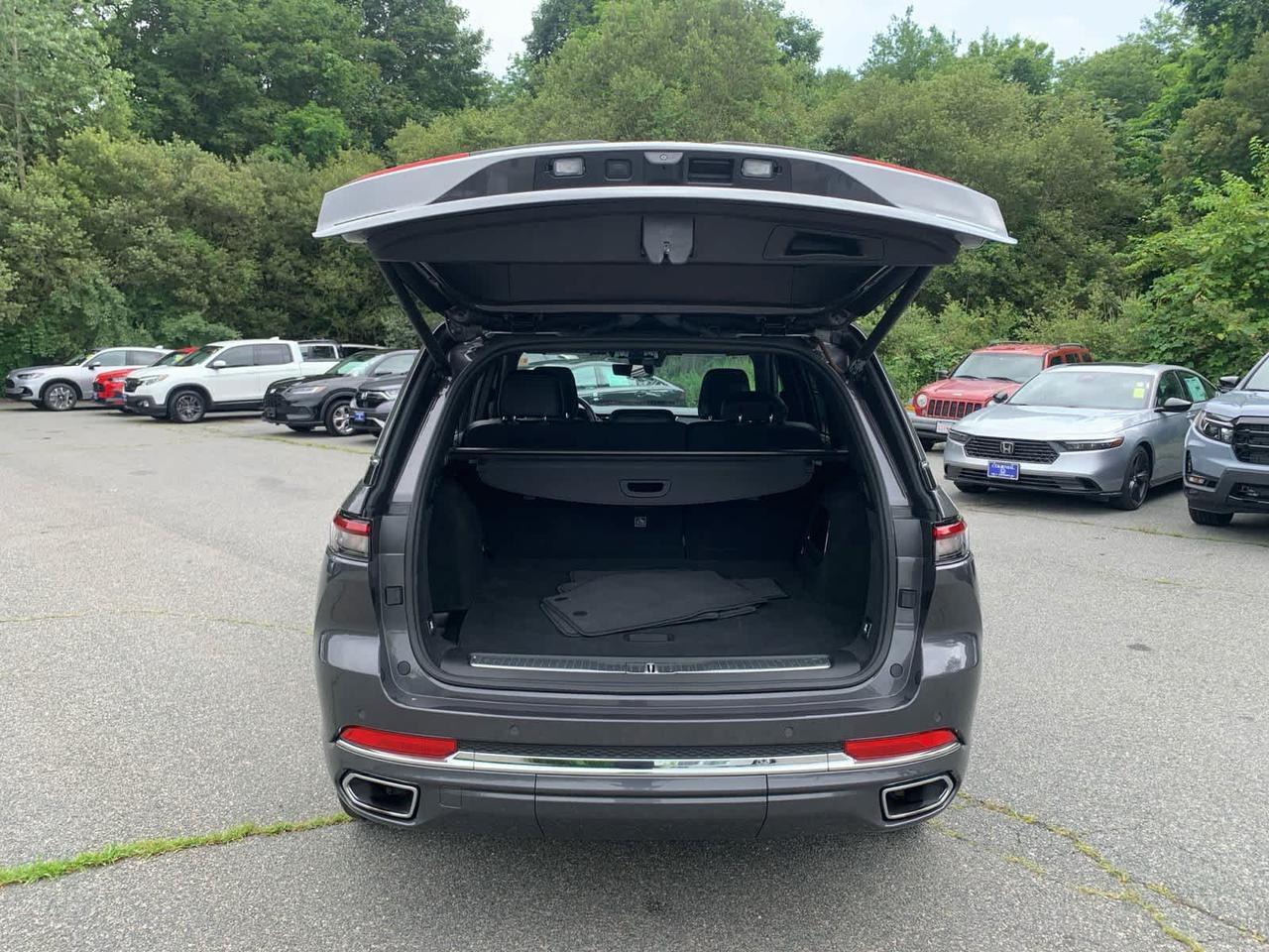 2022 Jeep Grand Cherokee Overland Dartmouth MA