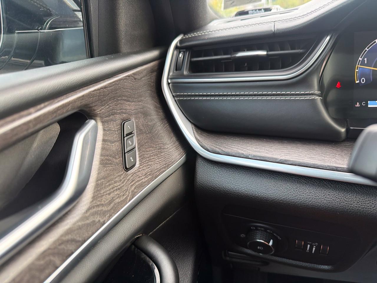 2022 Jeep Grand Cherokee Overland Ashland VA