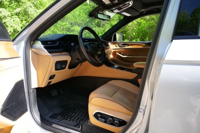 2022 Jeep Grand Cherokee Summit Reserve 4WD / ProTech Group / 5.7L V8! High Point NC