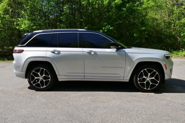 2022 Jeep Grand Cherokee Summit Reserve 4WD / ProTech Group / 5.7L V8! High Point NC