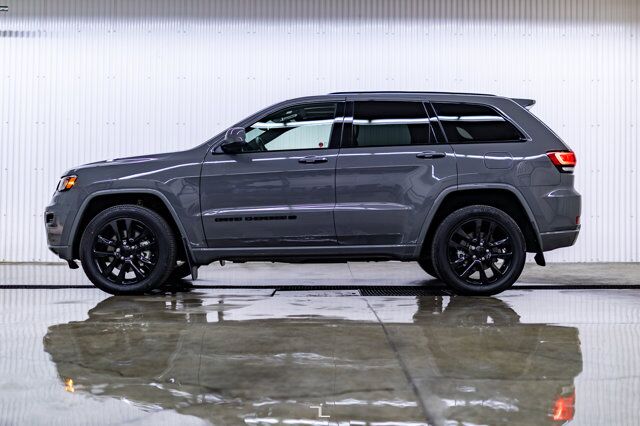 2022 Jeep Grand Cherokee WK 4x4 Altitude Leather Roof Nav Red Deer AB