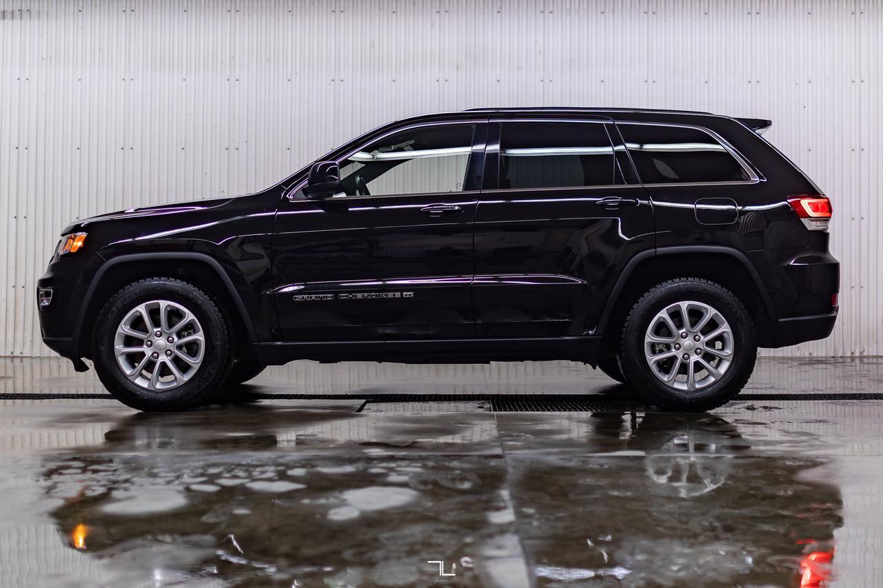 2022 Jeep Grand Cherokee WK 4x4 Laredo Nav BCam Red Deer AB