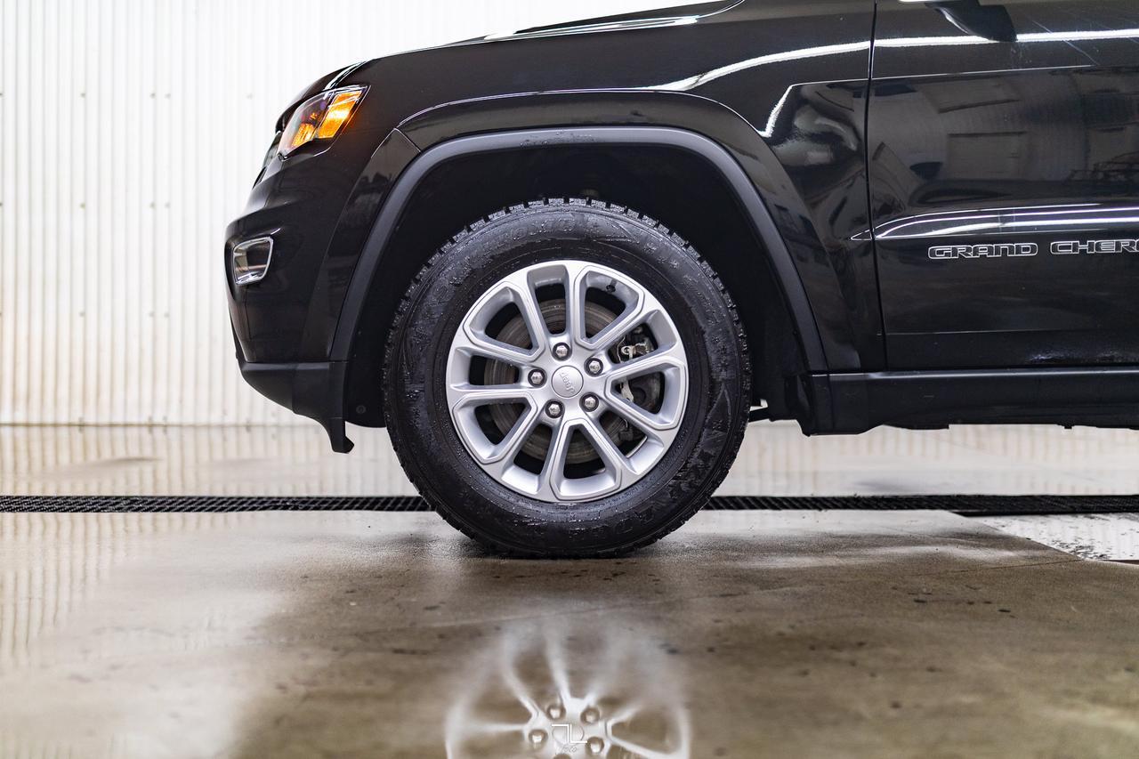 2022 Jeep Grand Cherokee WK 4x4 Laredo Nav BCam Red Deer AB