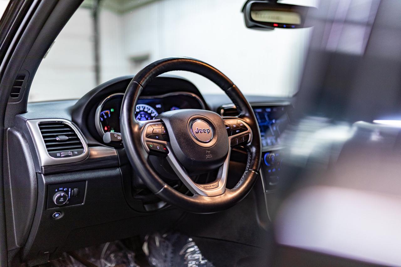 2022 Jeep Grand Cherokee WK 4x4 Laredo Nav BCam Red Deer AB