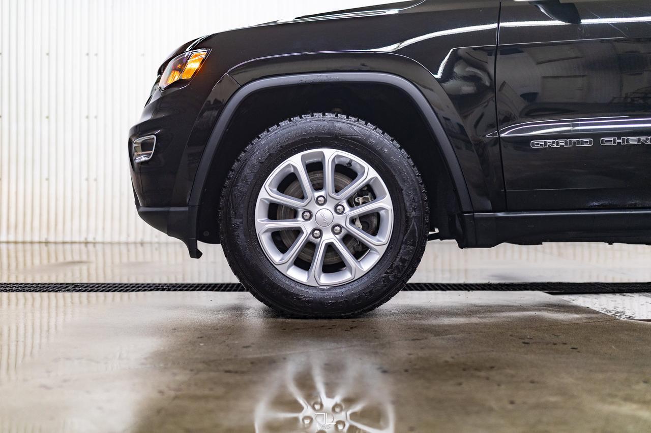 2022 Jeep Grand Cherokee WK 4x4 Laredo Nav BCam Red Deer AB