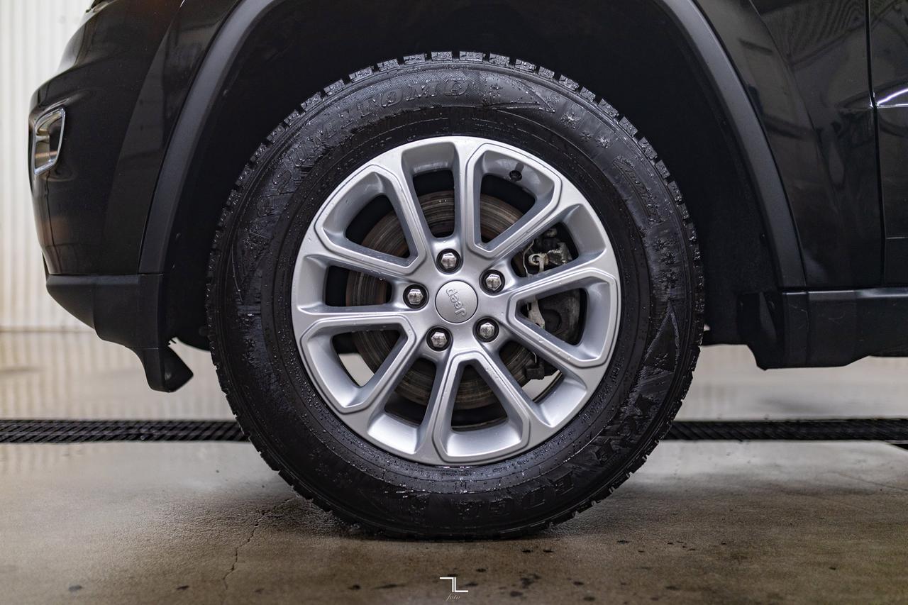 2022 Jeep Grand Cherokee WK 4x4 Laredo Nav BCam Red Deer AB