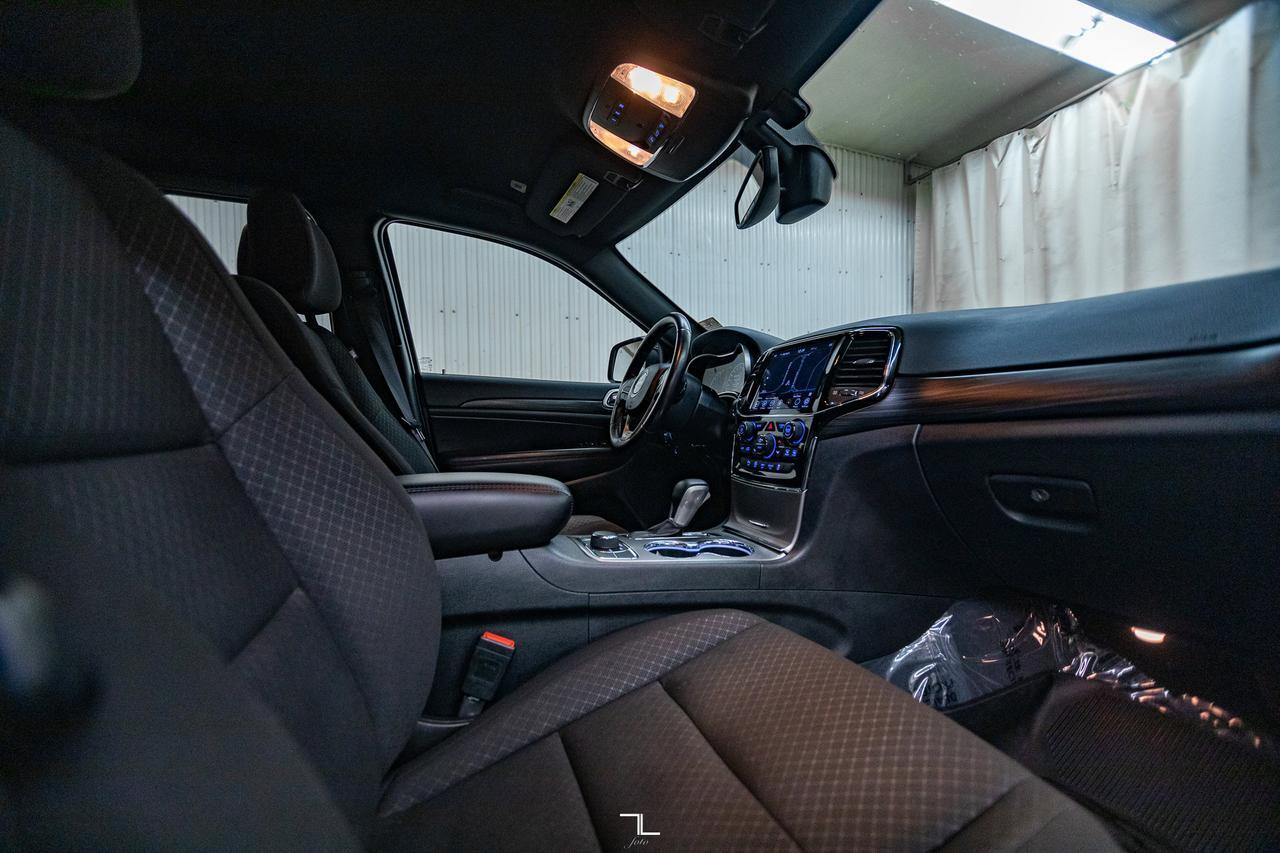 2022 Jeep Grand Cherokee WK 4x4 Laredo Nav BCam Red Deer AB