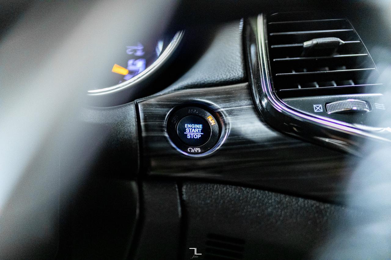 2022 Jeep Grand Cherokee WK 4x4 Laredo Nav BCam Red Deer AB