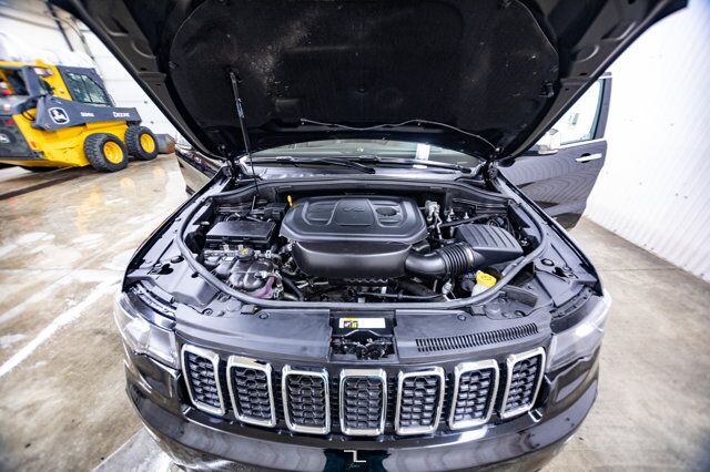 2022 Jeep Grand Cherokee WK 4x4 Limited Leather Nav BCam Red Deer AB