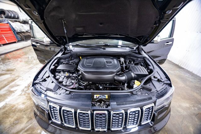 2022 Jeep Grand Cherokee WK 4x4 Limited Leather Roof Nav BCam Red Deer AB