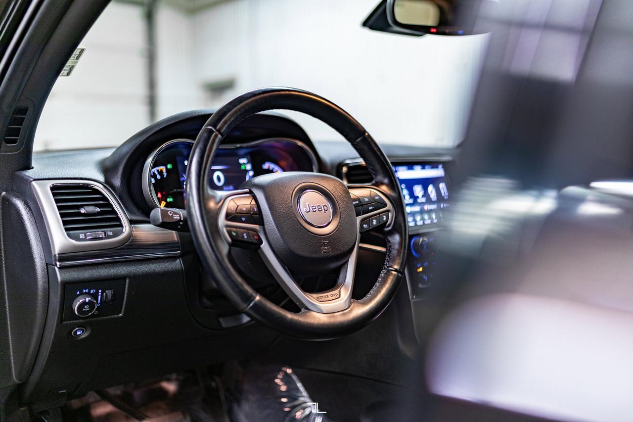 2022 Jeep Grand Cherokee WK 4x4 Limited Leather Roof Nav BCam Red Deer AB