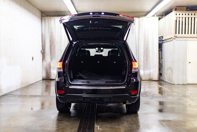 2022 Jeep Grand Cherokee WK 4x4 Limited Leather Roof Nav BCam Red Deer AB