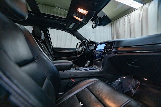 2022 Jeep Grand Cherokee WK 4x4 Limited Leather Roof Nav BCam Red Deer AB