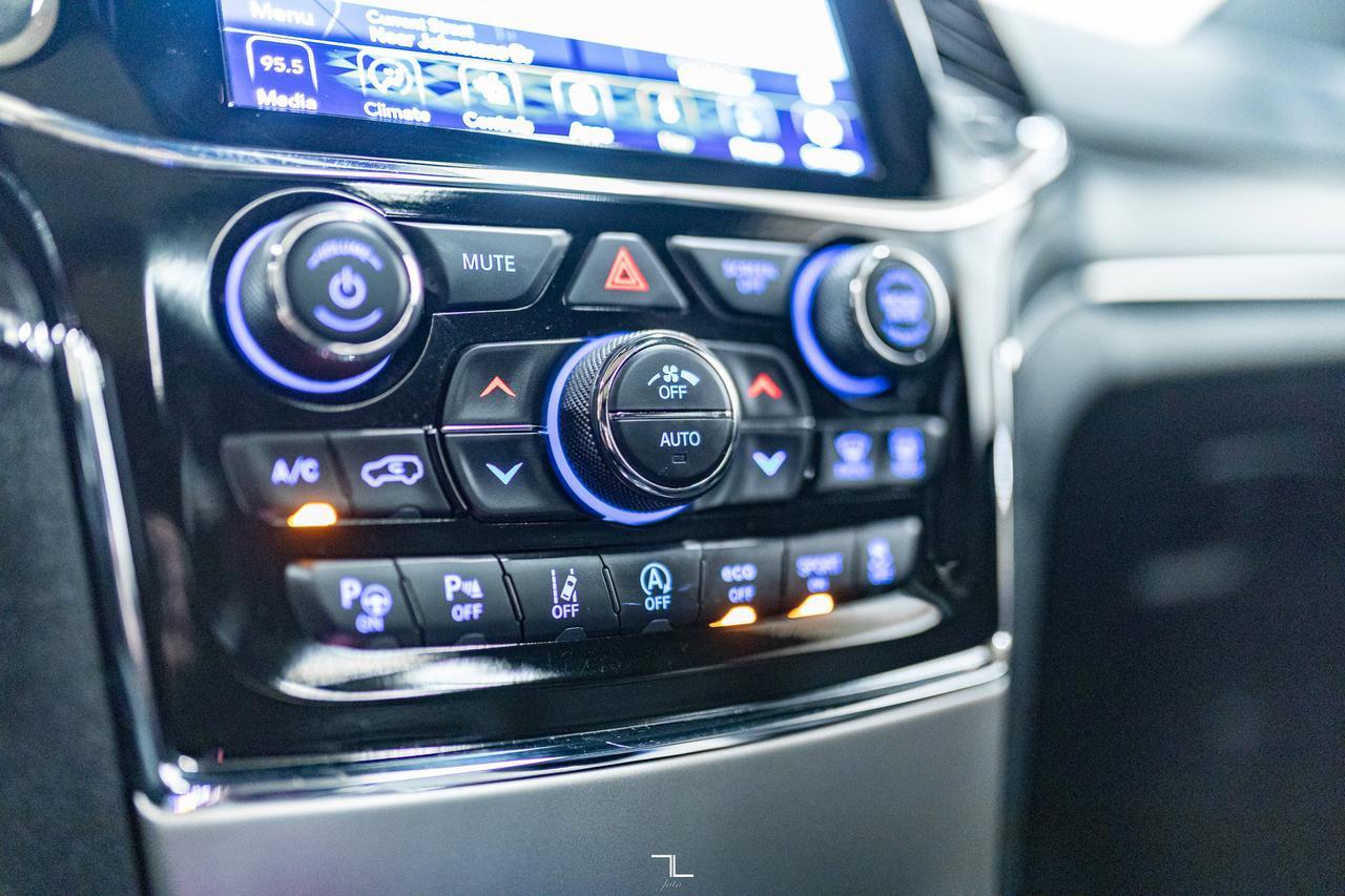 2022 Jeep Grand Cherokee WK 4x4 Limited Leather Roof Nav BCam Red Deer AB