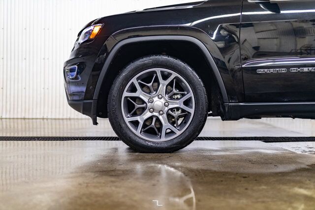 2022 Jeep Grand Cherokee WK 4x4 Limited Leather Roof Nav BCam Red Deer AB